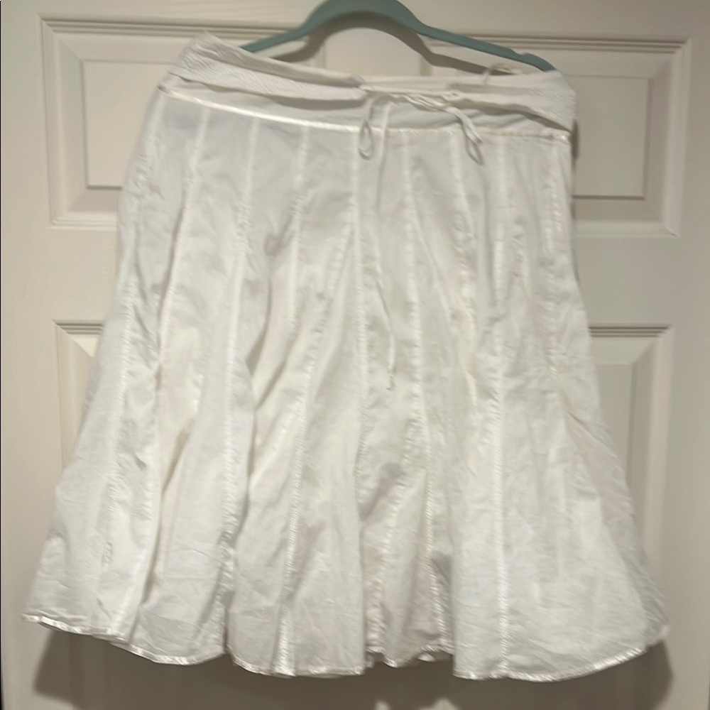 Express Size 6 White Peasant Flared Skirt
